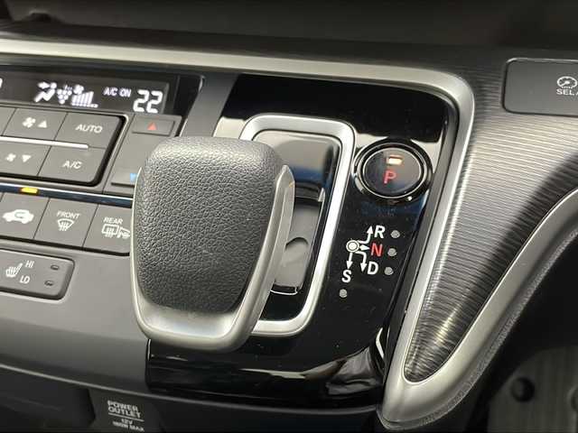 ホンダ ステップワゴン スパーダ eHEV G EXホンダS 新潟県 2020(令2)年 5.6万km プラチナホワイトパール ディーラー純正9インチナビ/(CD.DVD.SD.フルセグ.Bluetooth)/バックカメラ/ステアリングリモコン/LEDオートライト/両側パワースライドドア/ドライブレコーダー/ハーフレザーシート/前席シートヒーター/レーダークルーズコントロール/レーンキープアシスト/プッシュスタート/スマートキー×2/純正フロアマット