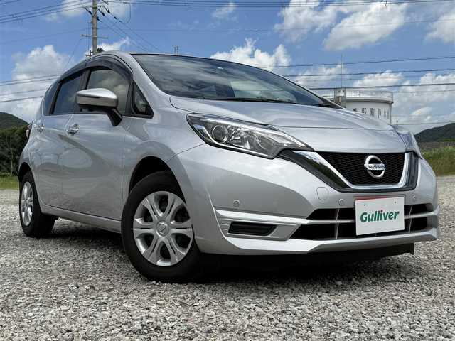 日産 ノート X 兵庫県 2020(令2)年 0.9万km ブリリアントシルバー 社外ナビ/アラウンドビューモニター/ＥＴＣ/デジタルインナーミラー/エマージェンシーブレーキ/プッシュスタート＆スマートキー/クリアランスソナー/踏み間違い衝突防止アシスト