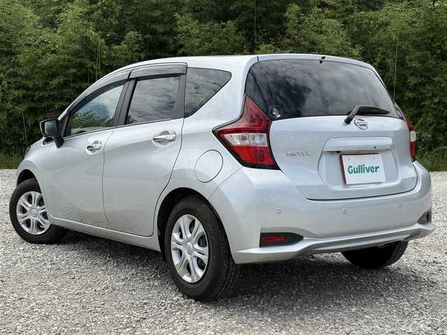 日産 ノート X 兵庫県 2020(令2)年 0.9万km ブリリアントシルバー 社外ナビ/アラウンドビューモニター/ＥＴＣ/デジタルインナーミラー/エマージェンシーブレーキ/プッシュスタート＆スマートキー/クリアランスソナー/踏み間違い衝突防止アシスト