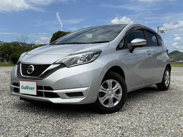 日産 ノート X 兵庫県 2020(令2)年 0.9万km ブリリアントシルバー 社外ナビ/アラウンドビューモニター/ＥＴＣ/デジタルインナーミラー/エマージェンシーブレーキ/プッシュスタート＆スマートキー/クリアランスソナー/踏み間違い衝突防止アシスト