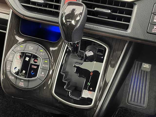 トヨタ エスクァイア 道央・札幌 2018(平30)年 5万km ホワイトパールクリスタルシャイン ・衝突被害軽減ブレーキ/・レーンキープアシスト/・クルーズコントロール/・オートハイビーム/・アルパインBIGXナビ/・フルセグ/BT/CD/DVD/USB/・バックカメラ/・寒冷地仕様/・両側パワースライドドア/・ハーフレザー/・シートヒーター/・ビルトインETC/・アイドリングストップ/・MTモード付AT/・社外AW付冬タイヤ積込【195/65R15】