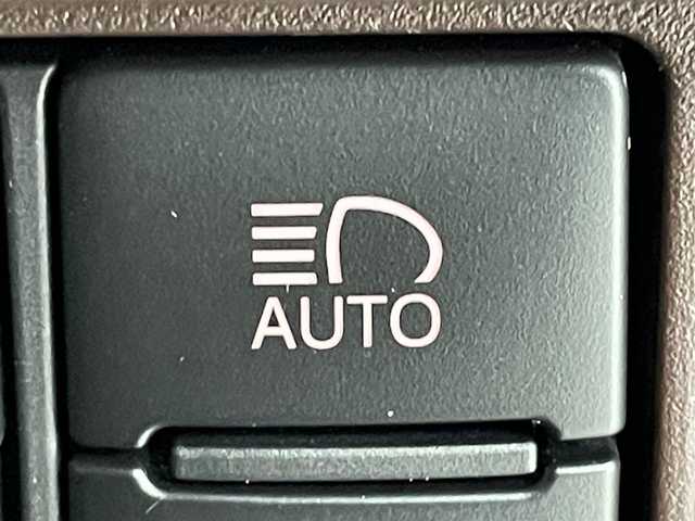 トヨタ エスクァイア Gi プレミアムパッケージ 道央・札幌 2018(平30)年 5万km ホワイトパールクリスタルシャイン ・衝突被害軽減ブレーキ/・レーンキープアシスト/・クルーズコントロール/・オートハイビーム/・アルパインBIGXナビ/・フルセグ/BT/CD/DVD/USB/・バックカメラ/・寒冷地仕様/・両側パワースライドドア/・ハーフレザー/・シートヒーター/・ビルトインETC/・アイドリングストップ/・MTモード付AT/・社外AW付冬タイヤ積込【195/65R15】