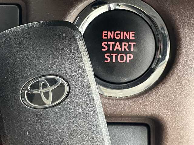 トヨタ エスクァイア Gi プレミアムパッケージ 道央・札幌 2018(平30)年 5万km ホワイトパールクリスタルシャイン ・衝突被害軽減ブレーキ/・レーンキープアシスト/・クルーズコントロール/・オートハイビーム/・アルパインBIGXナビ/・フルセグ/BT/CD/DVD/USB/・バックカメラ/・寒冷地仕様/・両側パワースライドドア/・ハーフレザー/・シートヒーター/・ビルトインETC/・アイドリングストップ/・MTモード付AT/・社外AW付冬タイヤ積込【195/65R15】