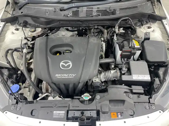 マツダ デミオ 13S ツーリング 三重県 2016(平28)年 2.5万km スノーフレイクホワイトパールマイカ 禁煙車/マツダコネクトナビ/AM/FM/CD/DVD/BT/USB/フルセグTV/バックカメラ/衝突軽減ブレーキ/BSM/LDA/純正ETC/シートヒーター（D席）/ステアリングスイッチ /革巻きステアリング/MTモード付きAT/純正フロアマット/スマートキー/プッシュスタート/社外アルミホイール/オートライト/LEDヘッドライト/HUD