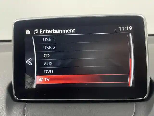 マツダ デミオ 13S ツーリング 三重県 2016(平28)年 2.5万km スノーフレイクホワイトパールマイカ 禁煙車/マツダコネクトナビ/AM/FM/CD/DVD/BT/USB/フルセグTV/バックカメラ/衝突軽減ブレーキ/BSM/LDA/純正ETC/シートヒーター（D席）/ステアリングスイッチ /革巻きステアリング/MTモード付きAT/純正フロアマット/スマートキー/プッシュスタート/社外アルミホイール/オートライト/LEDヘッドライト/HUD