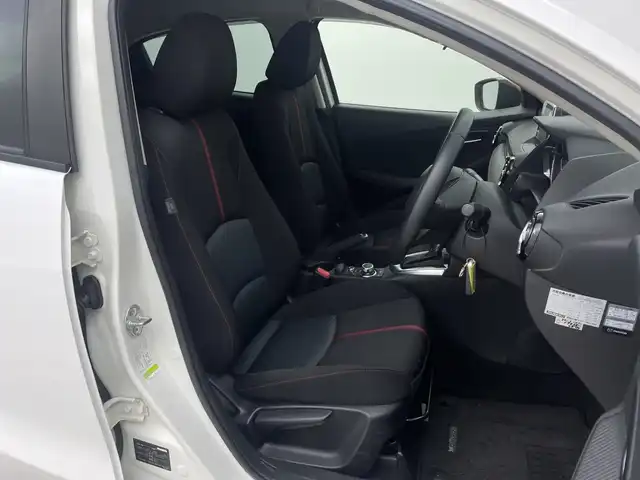マツダ デミオ 13S ツーリング 三重県 2016(平28)年 2.5万km スノーフレイクホワイトパールマイカ 禁煙車/マツダコネクトナビ/AM/FM/CD/DVD/BT/USB/フルセグTV/バックカメラ/衝突軽減ブレーキ/BSM/LDA/純正ETC/シートヒーター（D席）/ステアリングスイッチ /革巻きステアリング/MTモード付きAT/純正フロアマット/スマートキー/プッシュスタート/社外アルミホイール/オートライト/LEDヘッドライト/HUD