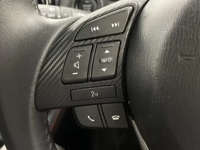 マツダ デミオ 13S ツーリング 三重県 2016(平28)年 2.5万km スノーフレイクホワイトパールマイカ 禁煙車/マツダコネクトナビ/AM/FM/CD/DVD/BT/USB/フルセグTV/バックカメラ/衝突軽減ブレーキ/BSM/LDA/純正ETC/シートヒーター（D席）/ステアリングスイッチ /革巻きステアリング/MTモード付きAT/純正フロアマット/スマートキー/プッシュスタート/社外アルミホイール/オートライト/LEDヘッドライト/HUD