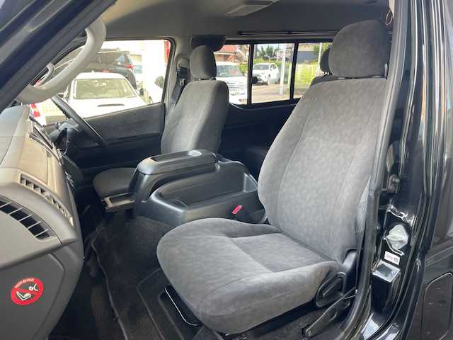 トヨタ ハイエース GL 愛知県 2013(平25)年 14.5万km ブラックマイカ ワンオーナー/純正SDナビ/(フルセグTV/Bluetooth/CD/DVD/SD/AM/FM)/バックカメラ/純正ETC/前後ドライブレコーダー(コムテック/ZDR025)/ABS/盗難防止装置/オートライト/100V充電/スペアキー2本/純正フロアマット/カロッツェリアツイーター/取扱説明書/保証書