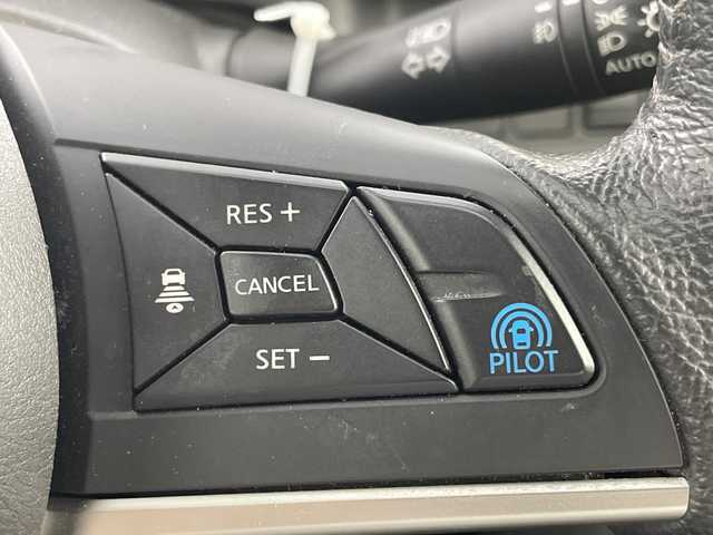 日産 セレナ ハイウェイスター G 愛知県 2017(平29)年 7.2万km カシミヤグレージュ 禁煙車/純正9インチナビ/（CD/DVD/Blu-ray/フルセグTV/Bluetooth）/全方位カメラ/フリップダウンモニター/デジタルルームミラー/プロパイロット/エマージェンシーブレーキ/レーンキープアシスト/追従式クルーズコントロール/クリアランスソナー/パーキングアシスト/ETC/ドライブレコーダー/純正16インチアルミホイール/スマートキー/プッシュスタート/純正フロアマット/LEDヘッドライト/フロントフォグライト/横滑り防止装置