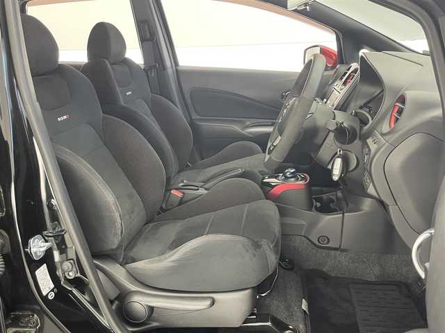 日産 ノート e－パワー ニスモ 愛知県 2017(平29)年 1.7万km スーパーブラック 純正ナビ/・フルセグＴＶ/・Ｂｌｕｅｔｏｏｔｈ/アラウンドビューモニター/デジタルインナーミラー/ＥＴＣ/エマージェンシーブレーキ/踏み間違い防止/レーンキープ/フォグランプ/ニスモ専用シート/スペアキー/禁煙車