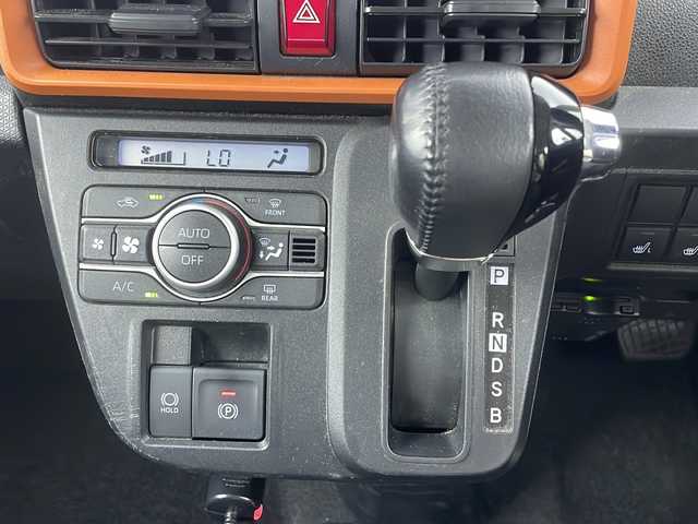 ダイハツ タント ファンクロスターボ 神奈川県 2022(令4)年 2.9万km フォレストカーキメタリック ナビ（NMZK-W72D）/【Bluetooth/フルセグTV/CD/DVD】/ターボ車/両側パワースライドドア/衝突被害軽減ブレーキ/前後コーナーセンサー/アイドリングストップ/シートヒーター/ETC/オートエアコン/ドライブレコーダー/ステアリングスイッチ/LEDオートライト/純正15インチアルミホイール/電動格納ミラー