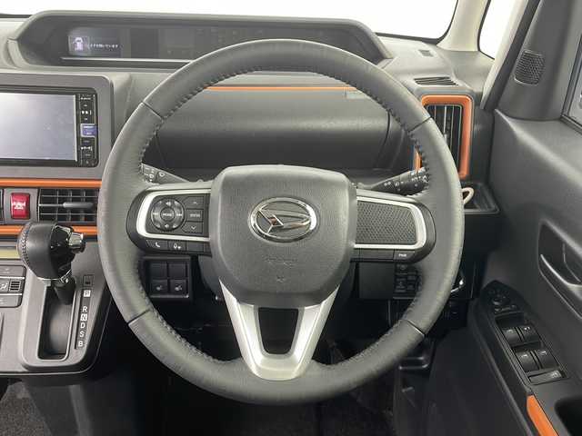 ダイハツ タント ファンクロスターボ 神奈川県 2022(令4)年 2.9万km フォレストカーキメタリック ナビ（NMZK-W72D）/【Bluetooth/フルセグTV/CD/DVD】/ターボ車/両側パワースライドドア/衝突被害軽減ブレーキ/前後コーナーセンサー/アイドリングストップ/シートヒーター/ETC/オートエアコン/ドライブレコーダー/ステアリングスイッチ/LEDオートライト/純正15インチアルミホイール/電動格納ミラー