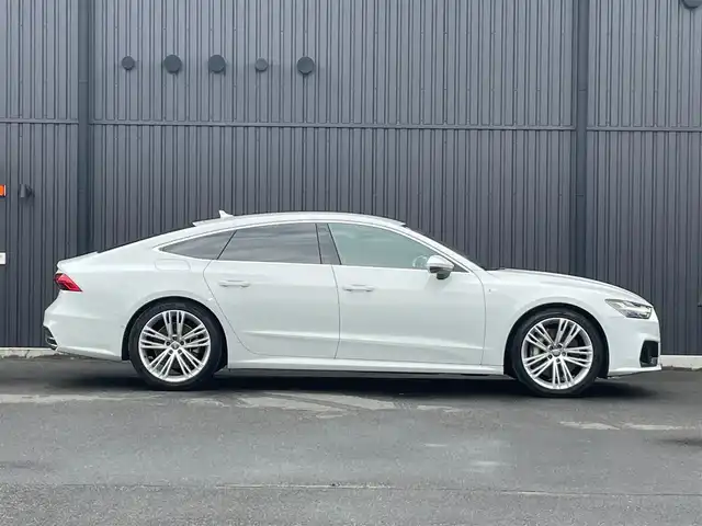アウディ Ａ７ SB 55TFSIクワトロ デビューパッケージ 福島県 2019(令1)年 4.1万km グレイシアホワイトメタリック アシスタンスパッケージ/・フロントクロストラフィックアシスト・/・アウディプレセンスリヤ/・アウディサイドアシスト/・アウディプレセンス360/・サラウンドビューカメラ/・カーブストーンアシスト/・リヤサイドエアバッグ/・アダプティブウインドウワイパー/ドライビングパッケージ/・ダイナミックオールホイールステアリング/・ダンピングコントロールサスペンション/HDマトリクスLEDヘッドライトレーザーライトパッケージ/純正ナビ(USB/BT/SD)/フルセグTV/アダプティブクルーズコントロール/バーチャルコクピット/黒レザーシート/シートヒーター/パワーシート/純正20AW/取扱説明書/保証書/スペアキー