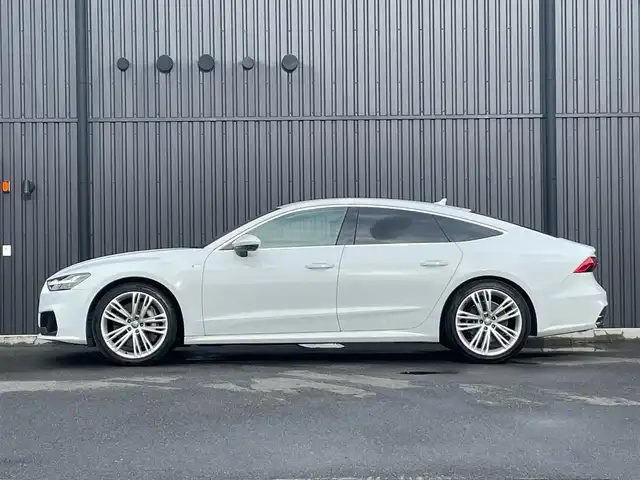 アウディ Ａ７ SB 55TFSIクワトロ デビューパッケージ 福島県 2019(令1)年 4.1万km グレイシアホワイトメタリック アシスタンスパッケージ/・フロントクロストラフィックアシスト・/・アウディプレセンスリヤ/・アウディサイドアシスト/・アウディプレセンス360/・サラウンドビューカメラ/・カーブストーンアシスト/・リヤサイドエアバッグ/・アダプティブウインドウワイパー/ドライビングパッケージ/・ダイナミックオールホイールステアリング/・ダンピングコントロールサスペンション/HDマトリクスLEDヘッドライトレーザーライトパッケージ/純正ナビ(USB/BT/SD)/フルセグTV/アダプティブクルーズコントロール/バーチャルコクピット/黒レザーシート/シートヒーター/パワーシート/純正20AW/取扱説明書/保証書/スペアキー