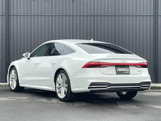 アウディ Ａ７ SB 55TFSIクワトロ デビューパッケージ 福島県 2019(令1)年 4.1万km グレイシアホワイトメタリック アシスタンスパッケージ/・フロントクロストラフィックアシスト・/・アウディプレセンスリヤ/・アウディサイドアシスト/・アウディプレセンス360/・サラウンドビューカメラ/・カーブストーンアシスト/・リヤサイドエアバッグ/・アダプティブウインドウワイパー/ドライビングパッケージ/・ダイナミックオールホイールステアリング/・ダンピングコントロールサスペンション/HDマトリクスLEDヘッドライトレーザーライトパッケージ/純正ナビ(USB/BT/SD)/フルセグTV/アダプティブクルーズコントロール/バーチャルコクピット/黒レザーシート/シートヒーター/パワーシート/純正20AW/取扱説明書/保証書/スペアキー