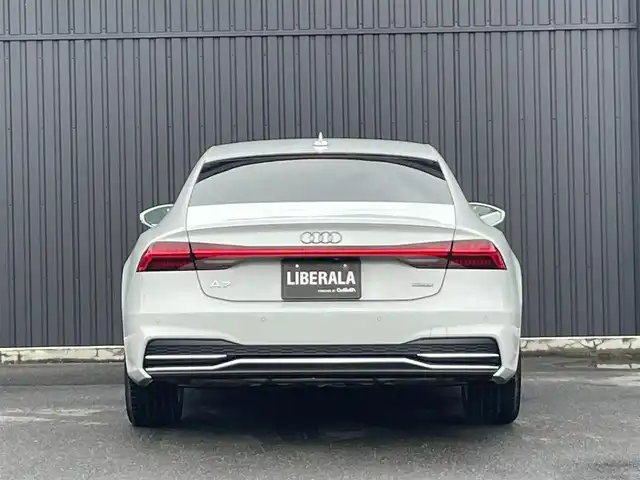 アウディ Ａ７ SB 55TFSIクワトロ デビューパッケージ 福島県 2019(令1)年 4.1万km グレイシアホワイトメタリック アシスタンスパッケージ/・フロントクロストラフィックアシスト・/・アウディプレセンスリヤ/・アウディサイドアシスト/・アウディプレセンス360/・サラウンドビューカメラ/・カーブストーンアシスト/・リヤサイドエアバッグ/・アダプティブウインドウワイパー/ドライビングパッケージ/・ダイナミックオールホイールステアリング/・ダンピングコントロールサスペンション/HDマトリクスLEDヘッドライトレーザーライトパッケージ/純正ナビ(USB/BT/SD)/フルセグTV/アダプティブクルーズコントロール/バーチャルコクピット/黒レザーシート/シートヒーター/パワーシート/純正20AW/取扱説明書/保証書/スペアキー