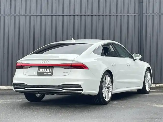 アウディ Ａ７ SB 55TFSIクワトロ デビューパッケージ 福島県 2019(令1)年 4.1万km グレイシアホワイトメタリック アシスタンスパッケージ/・フロントクロストラフィックアシスト・/・アウディプレセンスリヤ/・アウディサイドアシスト/・アウディプレセンス360/・サラウンドビューカメラ/・カーブストーンアシスト/・リヤサイドエアバッグ/・アダプティブウインドウワイパー/ドライビングパッケージ/・ダイナミックオールホイールステアリング/・ダンピングコントロールサスペンション/HDマトリクスLEDヘッドライトレーザーライトパッケージ/純正ナビ(USB/BT/SD)/フルセグTV/アダプティブクルーズコントロール/バーチャルコクピット/黒レザーシート/シートヒーター/パワーシート/純正20AW/取扱説明書/保証書/スペアキー