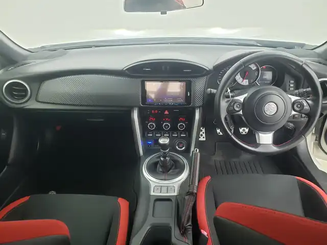 トヨタ ８６ GT 愛知県 2019(平31)年 8.2万km クリスタルホワイトパール ６F/BLITZダイレクトサクションパイプ/BLITZ車高調/TYPE HUTキャリパー/マフラーカッター/社外フロントスポイラー/スワンネッグリアウィング/社外ディスプレイオーディオ/・Bluetooth/・FM/AM/クルーズコントロール/革巻きステアリング/ステアリングリモコン/バックカメラ/社外USB/ETC