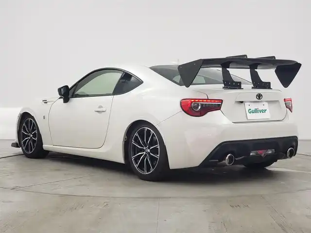 トヨタ ８６ GT 愛知県 2019(平31)年 8.2万km クリスタルホワイトパール ６F/BLITZダイレクトサクションパイプ/BLITZ車高調/TYPE HUTキャリパー/マフラーカッター/社外フロントスポイラー/スワンネッグリアウィング/社外ディスプレイオーディオ/・Bluetooth/・FM/AM/クルーズコントロール/革巻きステアリング/ステアリングリモコン/バックカメラ/社外USB/ETC