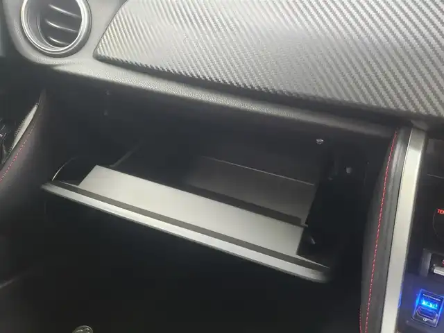 トヨタ ８６ GT 愛知県 2019(平31)年 8.2万km クリスタルホワイトパール ６F/BLITZダイレクトサクションパイプ/BLITZ車高調/TYPE HUTキャリパー/マフラーカッター/社外フロントスポイラー/スワンネッグリアウィング/社外ディスプレイオーディオ/・Bluetooth/・FM/AM/クルーズコントロール/革巻きステアリング/ステアリングリモコン/バックカメラ/社外USB/ETC