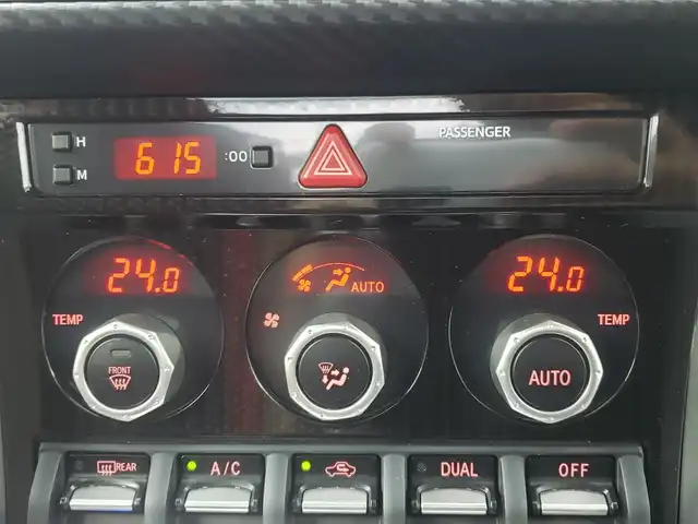 トヨタ ８６ GT 愛知県 2019(平31)年 8.2万km クリスタルホワイトパール ６F/BLITZダイレクトサクションパイプ/BLITZ車高調/TYPE HUTキャリパー/マフラーカッター/社外フロントスポイラー/スワンネッグリアウィング/社外ディスプレイオーディオ/・Bluetooth/・FM/AM/クルーズコントロール/革巻きステアリング/ステアリングリモコン/バックカメラ/社外USB/ETC
