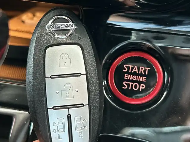 日産 セレナ ニスモ 埼玉県 2019(令1)年 7.9万km ダイヤモンドブラック エマージェンシーブレーキ　/プロパイロット /純正9インチメモリナビ/　　CD/DVD/BT/フルセグ /アラウンドビューモニター /両側パワースライドドア /LEDオートライト /純正17インチアルミホイール /電子パーキング/ステアリングスイッチ /純正ETC