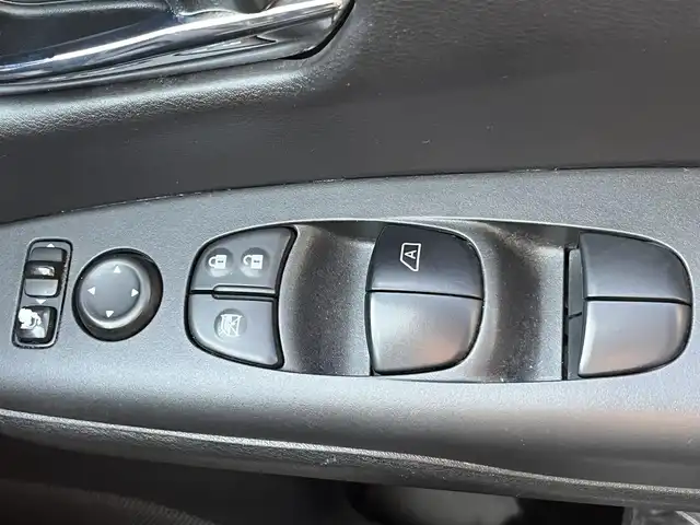 日産 セレナ ハイウェイスター 栃木県 2016(平28)年 13.9万km ダイヤモンドブラック (株)IDOMが運営する【じしゃロン宇都宮店】の自社ローン専用車両になります。こちらは現金またはオートローンご利用時の価格です。自社ローンご希望の方は別途その旨お申付け下さい/禁煙車/純正ＳＤナビ/アラウンドビューモニター/Ｂｌｕｅｔｏｏｔｈ接続/ＣＤ／ＤＶＤ/ＥＴＣ/両側パワースライドドア/コーナーセンサー/プッシュスタート/サンシェード/クルーズコントロール