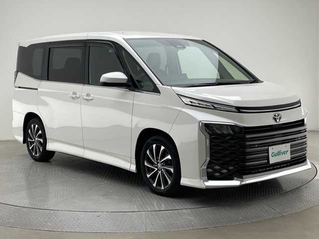 トヨタ ヴォクシー S－Z 兵庫県 2023(令5)年 3.8万km ホワイトパールクリスタルシャイン 純正メモリナビ(CD/DVD/Bluetooth/フルセグ/USB)/純正フリップダウンモニター/両側パワースライドドア/バックカメラ/シートヒーター/ハーフレザーシート/追従型クルーズコントロール/純正17インチアルミホイール/純正フロアマット/LEDヘッドライト/LEDフォグライト/オートライト/オートマチックハイビーム/ビルトインETC2.0/コーナーセンサー