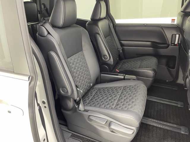 トヨタ ヴォクシー S－Z 兵庫県 2023(令5)年 3.8万km ホワイトパールクリスタルシャイン 純正メモリナビ(CD/DVD/Bluetooth/フルセグ/USB)/純正フリップダウンモニター/両側パワースライドドア/バックカメラ/シートヒーター/ハーフレザーシート/追従型クルーズコントロール/純正17インチアルミホイール/純正フロアマット/LEDヘッドライト/LEDフォグライト/オートライト/オートマチックハイビーム/ビルトインETC2.0/コーナーセンサー