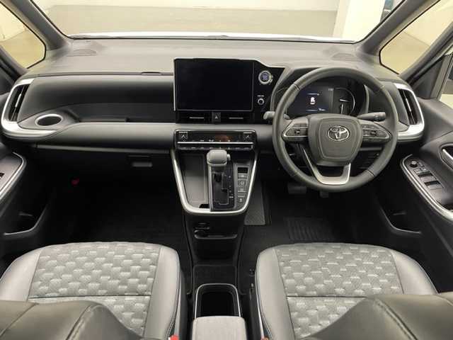 トヨタ ヴォクシー S－Z 兵庫県 2023(令5)年 3.8万km ホワイトパールクリスタルシャイン 純正メモリナビ(CD/DVD/Bluetooth/フルセグ/USB)/純正フリップダウンモニター/両側パワースライドドア/バックカメラ/シートヒーター/ハーフレザーシート/追従型クルーズコントロール/純正17インチアルミホイール/純正フロアマット/LEDヘッドライト/LEDフォグライト/オートライト/オートマチックハイビーム/ビルトインETC2.0/コーナーセンサー