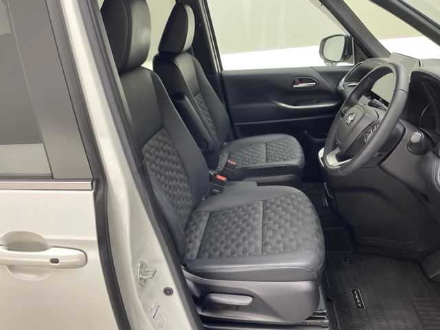 トヨタ ヴォクシー S－Z 兵庫県 2023(令5)年 3.8万km ホワイトパールクリスタルシャイン 純正メモリナビ(CD/DVD/Bluetooth/フルセグ/USB)/純正フリップダウンモニター/両側パワースライドドア/バックカメラ/シートヒーター/ハーフレザーシート/追従型クルーズコントロール/純正17インチアルミホイール/純正フロアマット/LEDヘッドライト/LEDフォグライト/オートライト/オートマチックハイビーム/ビルトインETC2.0/コーナーセンサー