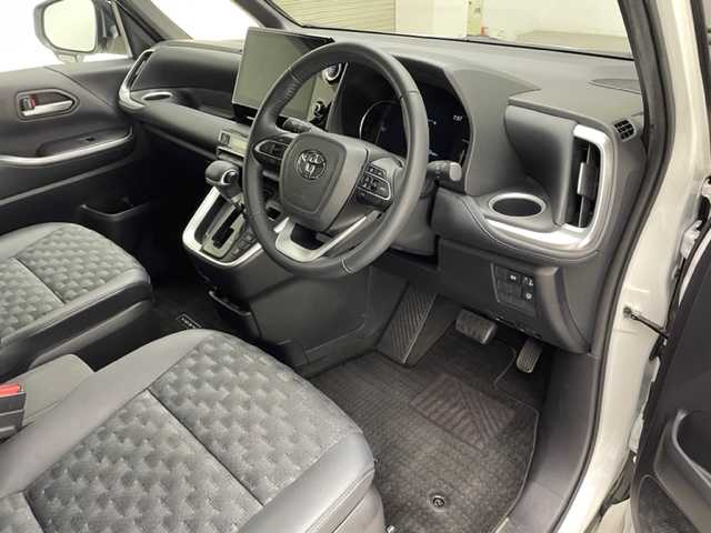 トヨタ ヴォクシー S－Z 兵庫県 2023(令5)年 3.8万km ホワイトパールクリスタルシャイン 純正メモリナビ(CD/DVD/Bluetooth/フルセグ/USB)/純正フリップダウンモニター/両側パワースライドドア/バックカメラ/シートヒーター/ハーフレザーシート/追従型クルーズコントロール/純正17インチアルミホイール/純正フロアマット/LEDヘッドライト/LEDフォグライト/オートライト/オートマチックハイビーム/ビルトインETC2.0/コーナーセンサー