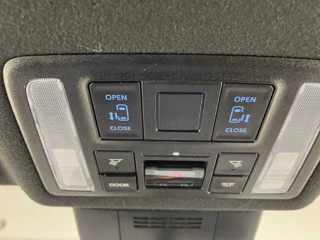 トヨタ ヴォクシー S－Z 兵庫県 2023(令5)年 3.8万km ホワイトパールクリスタルシャイン 純正メモリナビ(CD/DVD/Bluetooth/フルセグ/USB)/純正フリップダウンモニター/両側パワースライドドア/バックカメラ/シートヒーター/ハーフレザーシート/追従型クルーズコントロール/純正17インチアルミホイール/純正フロアマット/LEDヘッドライト/LEDフォグライト/オートライト/オートマチックハイビーム/ビルトインETC2.0/コーナーセンサー