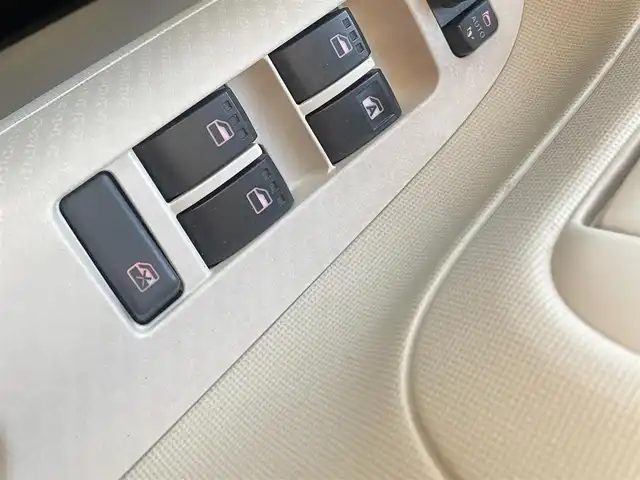 ダイハツ ムーヴ キャンバス X 愛知県 2017(平29)年 9.2万km ファイアークォーツレッドM 【(株)IDOMが運営する【じしゃロン名古屋鳴海店】の自社ローン対象車両になります。こちらは現金ご利用時の価格です。自社ローンご希望の方は別途その旨お申付け下さい。】/社外ナビ／フルセグＴＶ／ＢＴ／ＣＤ／ＤＶＤ　/バックカメラ　/ＥＴＣ　/アイドリングストップ　/横滑り防止装置　/盗難防止装置　/オートライト　/純正フロアマット　/レベライザー　/エンジンプッシュスタート　/ドアバイザー