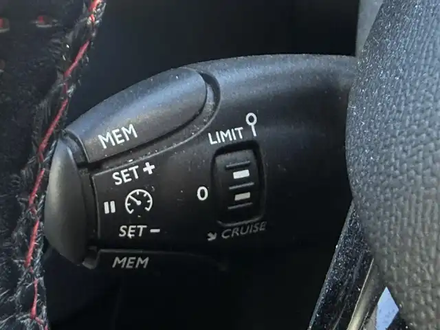 プジョー ３０８ GT ブルーHDi 千葉県 2016(平28)年 10.1万km ペルラネラブラック ユーザー買取車両/純正ナビ/・BT/CD/USB/バックカメラ/ステアリングスイッチ/MTモードAT/クルーズコントロール/ETC/LEDヘッドライト/オートライト/スマートキー/プッシュスタート