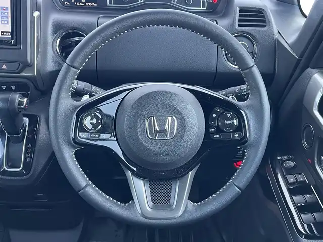 ホンダ Ｎ ＢＯＸ カスタム L ターボ スタイル+ブラック 滋賀県 2023(令5)年 3万km クリスタルブラックパール 社外メモリナビ/(フルセグTV CD DVD Bluetooth USB HDMI)/ホンダセンシング/・衝突軽減ブレーキ/・車線逸脱警報/・レーンキープアシスト/・レーダークルーズコントロール/両側パワースライドドア/ドライブレコーダー/ETC/革巻きステアリング/ステアリングリモコン/ハーフレザーシート/シートヒーター/電動パーキングブレーキ/オートブレーキホールド/電動格納ミラー/ウインカーミラー/純正フロアマット/プッシュスタート/スマートキー×２/LEDヘッドライト/フォグライト