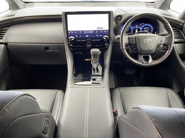 トヨタ アルファード Z 大阪府 2024(令6)年 1.4万km プラチナホワイトパールマイカ ワンオーナー/純正14インチディスプレイオーディオ(ナビ有)/【フルセグTV/Bluetooth/FM/AM/USB/HDMI】/純正13.2インチ後席モニター/両側ユニバーサルステップ/両側パワースライドドア/パワーバックドア/左右独立ムーンルーフ/パノラマミックビューモニター/デジタルインナーミラー/おくだけ充電/100V電源/リア5面フィルム施工/ブラインドスポットモニター/アドバンスドパーク/トヨタセーフティセンス/・プリクラッシュセーフティー/・レーダークルーズコントロール/・レーンディパーチャーアラート/・アダクティブハイビーム/・ドライバー異常対応システム/・プロアクティブドライビングアシスト/・フロントクロストラフィックサポート/・ロードサインアシスト/・パーキングサポートブレーキ/前後コーナーセンサー/黒革シート/前後シートヒーター/前後シートベンチレーション/後席オットマン/ステアリングヒーター/後席電動サンシェード/ビルトインETC2.0/純正18インチAW/スマートキー/スペアキー/保証書/取扱説明書/点検記録簿