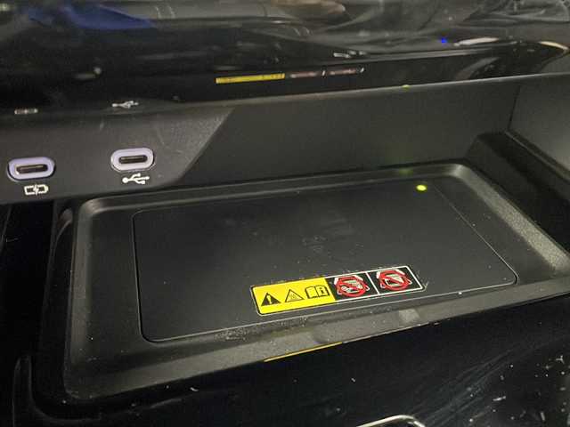 トヨタ アルファード Z 大阪府 2024(令6)年 1.4万km プラチナホワイトパールマイカ ワンオーナー/純正14インチディスプレイオーディオ(ナビ有)/【フルセグTV/Bluetooth/FM/AM/USB/HDMI】/純正13.2インチ後席モニター/両側ユニバーサルステップ/両側パワースライドドア/パワーバックドア/左右独立ムーンルーフ/パノラマミックビューモニター/デジタルインナーミラー/おくだけ充電/100V電源/リア5面フィルム施工/ブラインドスポットモニター/アドバンスドパーク/トヨタセーフティセンス/・プリクラッシュセーフティー/・レーダークルーズコントロール/・レーンディパーチャーアラート/・アダクティブハイビーム/・ドライバー異常対応システム/・プロアクティブドライビングアシスト/・フロントクロストラフィックサポート/・ロードサインアシスト/・パーキングサポートブレーキ/前後コーナーセンサー/黒革シート/前後シートヒーター/前後シートベンチレーション/後席オットマン/ステアリングヒーター/後席電動サンシェード/ビルトインETC2.0/純正18インチAW/スマートキー/スペアキー/保証書/取扱説明書/点検記録簿