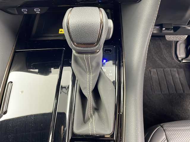 トヨタ アルファード Z 大阪府 2024(令6)年 1.4万km プラチナホワイトパールマイカ ワンオーナー/純正14インチディスプレイオーディオ(ナビ有)/【フルセグTV/Bluetooth/FM/AM/USB/HDMI】/純正13.2インチ後席モニター/両側ユニバーサルステップ/両側パワースライドドア/パワーバックドア/左右独立ムーンルーフ/パノラマミックビューモニター/デジタルインナーミラー/おくだけ充電/100V電源/リア5面フィルム施工/ブラインドスポットモニター/アドバンスドパーク/トヨタセーフティセンス/・プリクラッシュセーフティー/・レーダークルーズコントロール/・レーンディパーチャーアラート/・アダクティブハイビーム/・ドライバー異常対応システム/・プロアクティブドライビングアシスト/・フロントクロストラフィックサポート/・ロードサインアシスト/・パーキングサポートブレーキ/前後コーナーセンサー/黒革シート/前後シートヒーター/前後シートベンチレーション/後席オットマン/ステアリングヒーター/後席電動サンシェード/ビルトインETC2.0/純正18インチAW/スマートキー/スペアキー/保証書/取扱説明書/点検記録簿