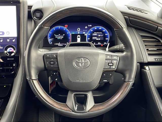 トヨタ アルファード Z 大阪府 2024(令6)年 1.4万km プラチナホワイトパールマイカ ワンオーナー/純正14インチディスプレイオーディオ(ナビ有)/【フルセグTV/Bluetooth/FM/AM/USB/HDMI】/純正13.2インチ後席モニター/両側ユニバーサルステップ/両側パワースライドドア/パワーバックドア/左右独立ムーンルーフ/パノラマミックビューモニター/デジタルインナーミラー/おくだけ充電/100V電源/リア5面フィルム施工/ブラインドスポットモニター/アドバンスドパーク/トヨタセーフティセンス/・プリクラッシュセーフティー/・レーダークルーズコントロール/・レーンディパーチャーアラート/・アダクティブハイビーム/・ドライバー異常対応システム/・プロアクティブドライビングアシスト/・フロントクロストラフィックサポート/・ロードサインアシスト/・パーキングサポートブレーキ/前後コーナーセンサー/黒革シート/前後シートヒーター/前後シートベンチレーション/後席オットマン/ステアリングヒーター/後席電動サンシェード/ビルトインETC2.0/純正18インチAW/スマートキー/スペアキー/保証書/取扱説明書/点検記録簿