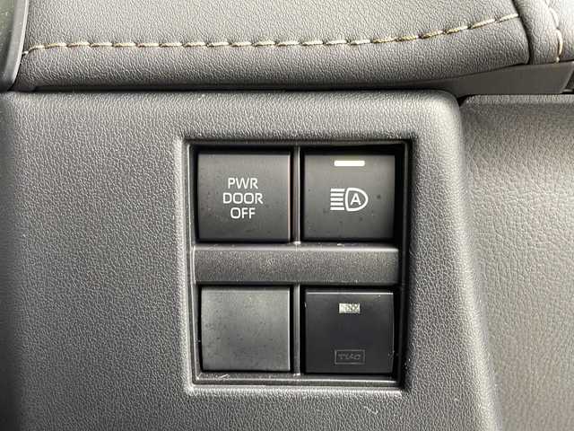 トヨタ アルファード Z 大阪府 2024(令6)年 1.4万km プラチナホワイトパールマイカ ワンオーナー/純正14インチディスプレイオーディオ(ナビ有)/【フルセグTV/Bluetooth/FM/AM/USB/HDMI】/純正13.2インチ後席モニター/両側ユニバーサルステップ/両側パワースライドドア/パワーバックドア/左右独立ムーンルーフ/パノラマミックビューモニター/デジタルインナーミラー/おくだけ充電/100V電源/リア5面フィルム施工/ブラインドスポットモニター/アドバンスドパーク/トヨタセーフティセンス/・プリクラッシュセーフティー/・レーダークルーズコントロール/・レーンディパーチャーアラート/・アダクティブハイビーム/・ドライバー異常対応システム/・プロアクティブドライビングアシスト/・フロントクロストラフィックサポート/・ロードサインアシスト/・パーキングサポートブレーキ/前後コーナーセンサー/黒革シート/前後シートヒーター/前後シートベンチレーション/後席オットマン/ステアリングヒーター/後席電動サンシェード/ビルトインETC2.0/純正18インチAW/スマートキー/スペアキー/保証書/取扱説明書/点検記録簿