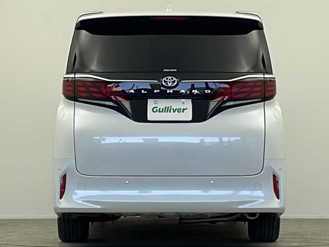トヨタ アルファード Z 大阪府 2024(令6)年 1.4万km プラチナホワイトパールマイカ ワンオーナー/純正14インチディスプレイオーディオ(ナビ有)/【フルセグTV/Bluetooth/FM/AM/USB/HDMI】/純正13.2インチ後席モニター/両側ユニバーサルステップ/両側パワースライドドア/パワーバックドア/左右独立ムーンルーフ/パノラマミックビューモニター/デジタルインナーミラー/おくだけ充電/100V電源/リア5面フィルム施工/ブラインドスポットモニター/アドバンスドパーク/トヨタセーフティセンス/・プリクラッシュセーフティー/・レーダークルーズコントロール/・レーンディパーチャーアラート/・アダクティブハイビーム/・ドライバー異常対応システム/・プロアクティブドライビングアシスト/・フロントクロストラフィックサポート/・ロードサインアシスト/・パーキングサポートブレーキ/前後コーナーセンサー/黒革シート/前後シートヒーター/前後シートベンチレーション/後席オットマン/ステアリングヒーター/後席電動サンシェード/ビルトインETC2.0/純正18インチAW/スマートキー/スペアキー/保証書/取扱説明書/点検記録簿
