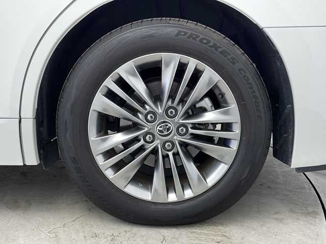 トヨタ アルファード Z 大阪府 2024(令6)年 1.4万km プラチナホワイトパールマイカ ワンオーナー/純正14インチディスプレイオーディオ(ナビ有)/【フルセグTV/Bluetooth/FM/AM/USB/HDMI】/純正13.2インチ後席モニター/両側ユニバーサルステップ/両側パワースライドドア/パワーバックドア/左右独立ムーンルーフ/パノラマミックビューモニター/デジタルインナーミラー/おくだけ充電/100V電源/リア5面フィルム施工/ブラインドスポットモニター/アドバンスドパーク/トヨタセーフティセンス/・プリクラッシュセーフティー/・レーダークルーズコントロール/・レーンディパーチャーアラート/・アダクティブハイビーム/・ドライバー異常対応システム/・プロアクティブドライビングアシスト/・フロントクロストラフィックサポート/・ロードサインアシスト/・パーキングサポートブレーキ/前後コーナーセンサー/黒革シート/前後シートヒーター/前後シートベンチレーション/後席オットマン/ステアリングヒーター/後席電動サンシェード/ビルトインETC2.0/純正18インチAW/スマートキー/スペアキー/保証書/取扱説明書/点検記録簿