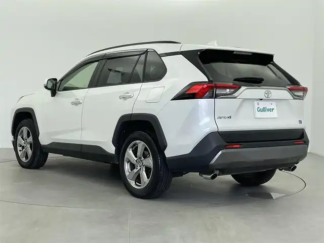 トヨタ ＲＡＶ４ G 富山県 2021(令3)年 2.3万km ホワイトパールクリスタルシャイン 純正8インチディスプレイオーディオ/全方位カメラ/ブラインドスポットモニター/衝突被害軽減システム/レーダークルーズコントロール/レーンキープアシスト/コーナーセンサー/横滑り防止装置/レザーシート/シートヒーター/パワーシート/メモリシート/ハンドルヒーター/パワーバックドア/オートLEDライト/オートマチックハイビーム/純正アルミホイール/革巻きステアリング/ステアリングスイッチ