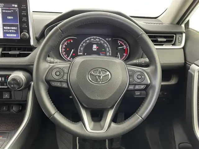 トヨタ ＲＡＶ４ G 富山県 2021(令3)年 2.3万km ホワイトパールクリスタルシャイン 純正8インチディスプレイオーディオ/全方位カメラ/ブラインドスポットモニター/衝突被害軽減システム/レーダークルーズコントロール/レーンキープアシスト/コーナーセンサー/横滑り防止装置/レザーシート/シートヒーター/パワーシート/メモリシート/ハンドルヒーター/パワーバックドア/オートLEDライト/オートマチックハイビーム/純正アルミホイール/革巻きステアリング/ステアリングスイッチ