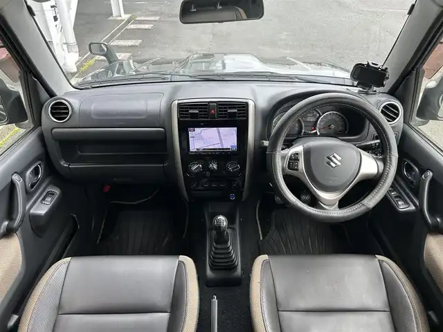 スズキ ジムニー ランドベンチャー 静岡県 2015(平27)年 9.4万km クールカーキPM 特別仕様車/５速ＭＴ/４ＷＤ/純正メモリナビ/フルセグＴＶ/ＤＶＤ再生/ＢＴオーディオ/ＥＴＣ/ハーフレザーシート/シートヒーター/背面タイヤ/ホワイトレタータイヤ/背面タイヤ・ハードカバー付き/ハロゲンヘッドライト/純正フロアマット/RAYS１６ＡＷ