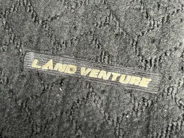 スズキ ジムニー ランドベンチャー 静岡県 2015(平27)年 9.4万km クールカーキPM 特別仕様車/５速ＭＴ/４ＷＤ/純正メモリナビ/フルセグＴＶ/ＤＶＤ再生/ＢＴオーディオ/ＥＴＣ/ハーフレザーシート/シートヒーター/背面タイヤ/ホワイトレタータイヤ/背面タイヤ・ハードカバー付き/ハロゲンヘッドライト/純正フロアマット/RAYS１６ＡＷ