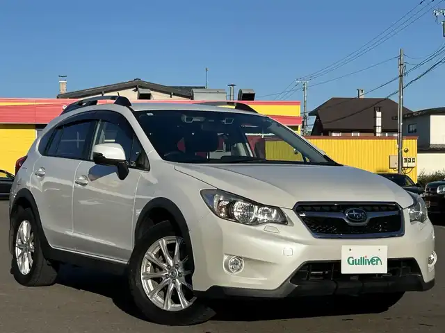 スバル インプレッサ ＸＶ 2．0i－L アイサイト 道東・釧路十勝 2013(平25)年 7.4万km サテンホワイトパール 4WD/社外HDDナビ/（CD/DVD/BT）/フルセグTV/クルーズコントロール（追従）/バックカメラ/ステアリングスイッチ/パドルシフト/MTモード付AT/革巻きステアリング/ビルトインETC/パワーシート（運転席）/プッシュスタート/スマートキー/スペアキー/社外AWスタッドレスタイヤ/純正フロアマット/ルーフレール/オートライト/衝突被害軽減システム/横滑り防止装置/アイドリングストップ/レーンキープアシスト