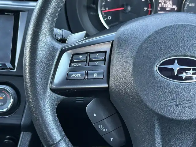 スバル インプレッサ ＸＶ 2．0i－L アイサイト 道東・釧路十勝 2013(平25)年 7.4万km サテンホワイトパール 4WD/社外HDDナビ/（CD/DVD/BT）/フルセグTV/クルーズコントロール（追従）/バックカメラ/ステアリングスイッチ/パドルシフト/MTモード付AT/革巻きステアリング/ビルトインETC/パワーシート（運転席）/プッシュスタート/スマートキー/スペアキー/社外AWスタッドレスタイヤ/純正フロアマット/ルーフレール/オートライト/衝突被害軽減システム/横滑り防止装置/アイドリングストップ/レーンキープアシスト
