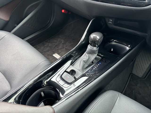 トヨタ Ｃ－ＨＲ G 福岡県 2017(平29)年 5.3万km ブラックマイカ 純正ナビ/（AM/FM/CD/DVD/SD/USB/フルセグTV）/クルーズコントロール追従あり/レーンキープ/横滑り防止/ブレーキホールド/パーキングアシスト/ハンズフリー/ビルドインETC/ドライブレコーダー（前後）/ヒートシーター（運転席/助手席）/純正フロアマット/オートライト/オートマチックハイビーム/フォグランプ/電格ミラー/保証書/取扱説明書